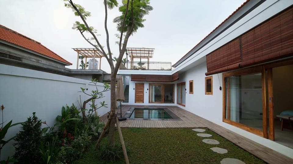 Private garden and swimming pool