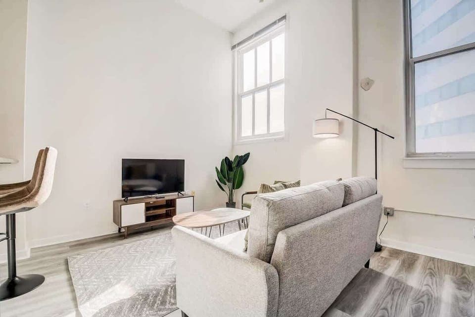 CozySuites - 2BR with Direct Skybridge Access #8