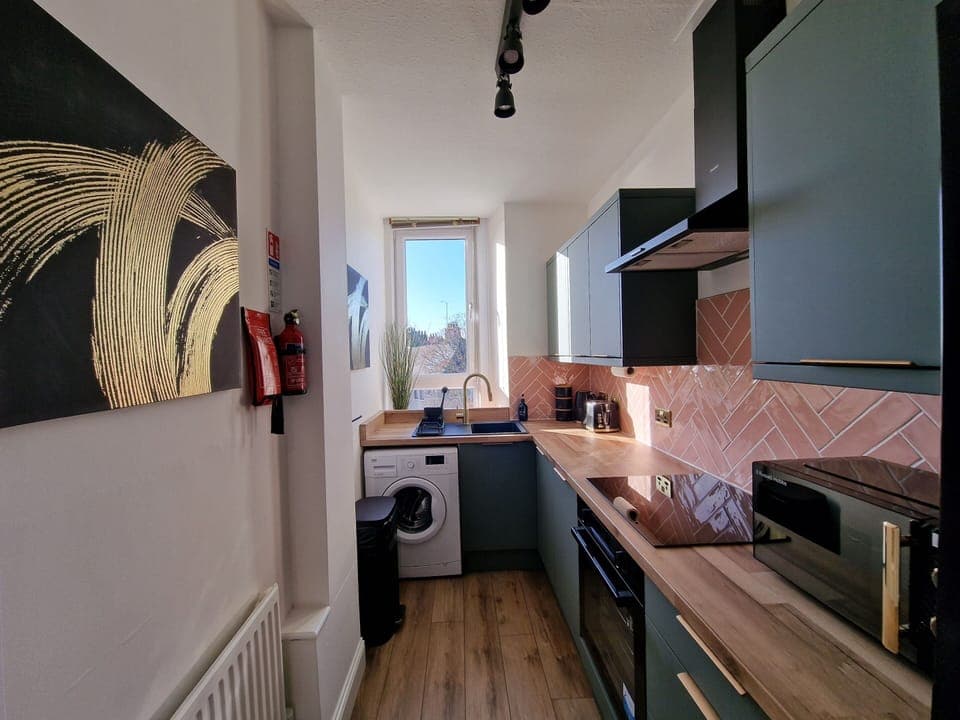 Modern well Equipped Kitchen 