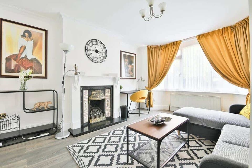 Sitting Room / Optional Bedroom:
Super-comfortable L-shaped sofa bed and a dedicated work area. 