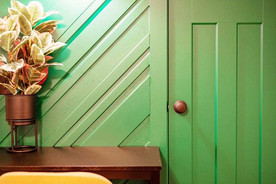 {Workspace} Laptop-friendly workspace w/ fast Wi-Fi