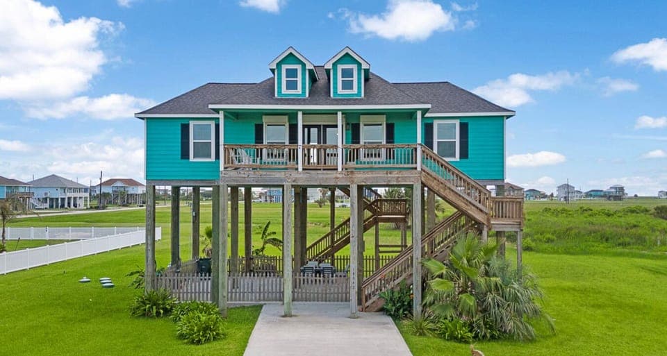 Welcome to Catamaran Inn by BeachBox