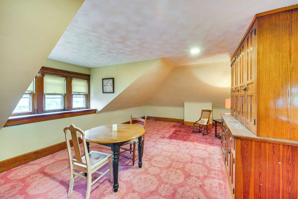 Bonus Room | 3rd Floor | Free WiFi