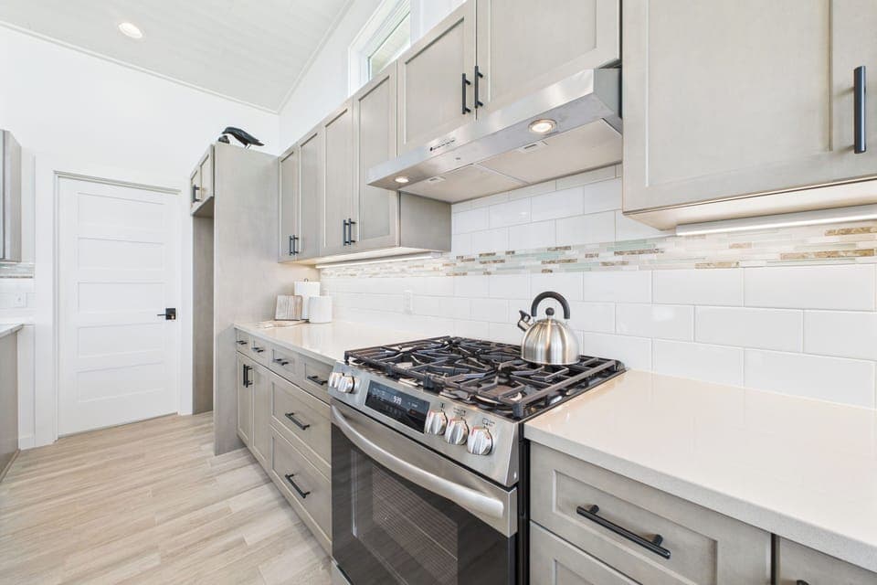 Full kitchen with gas stove