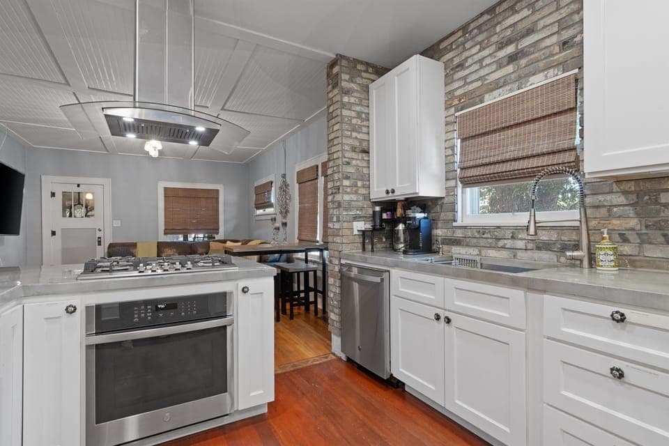 Fully stocked Kitchen!