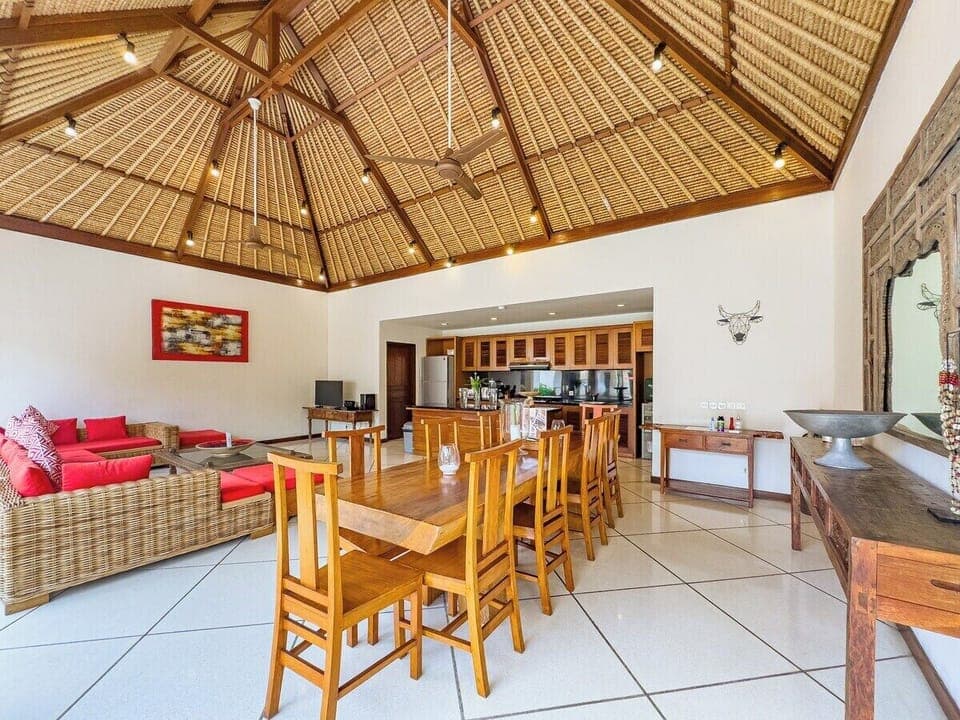 Dining Area

Located next to the living room, the dining space features a six-seater dining table and connects directly to the kitchen.
It opens up to the terrace, creating a seamless indoor-outdoor dining experience.