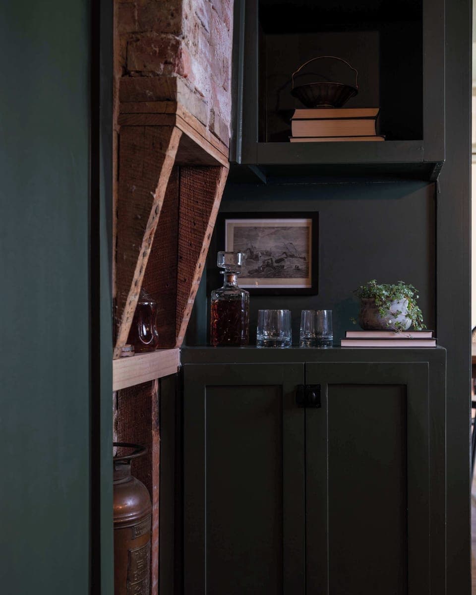 The bourbon room - club atmosphere complete with leather chairs