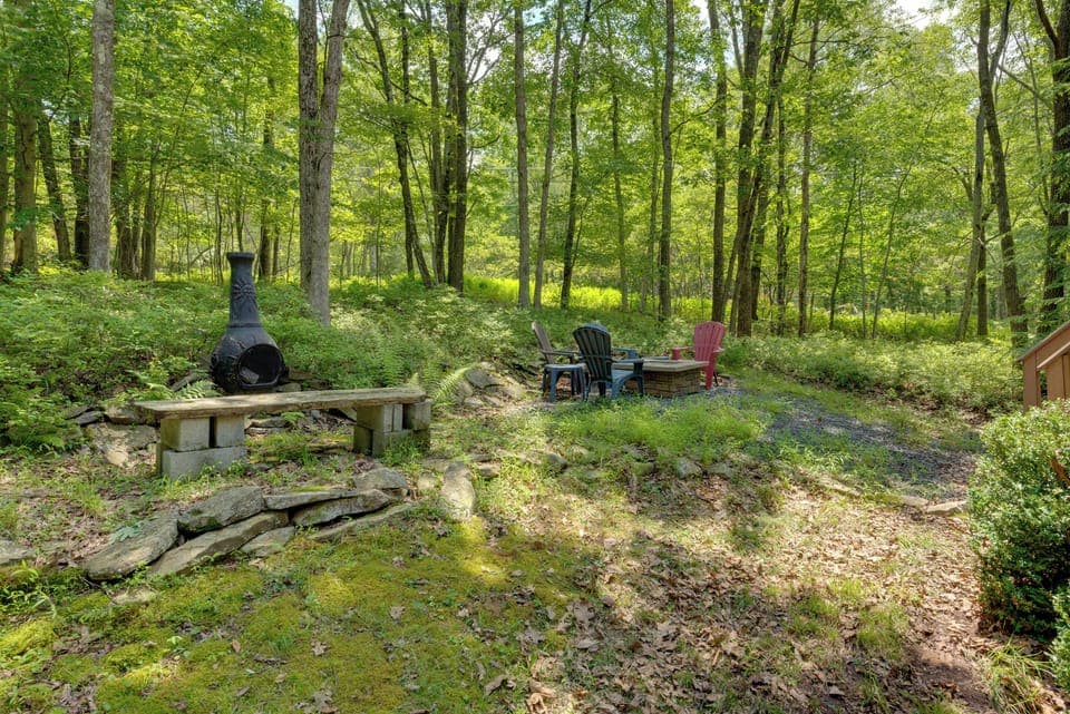 Private Yard | Gas Fire Pit | Seating