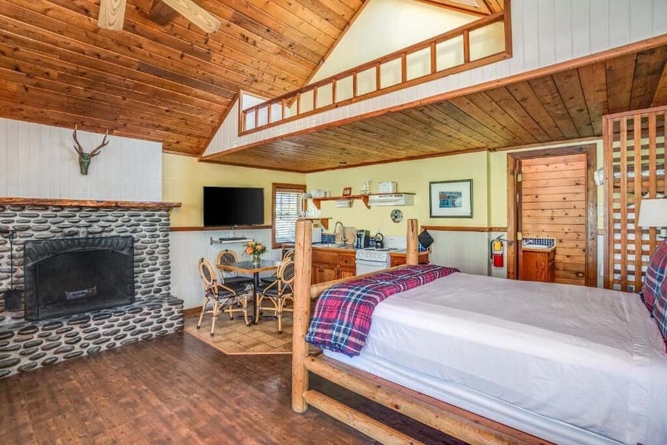 Comfortable Unit with Queen size bed