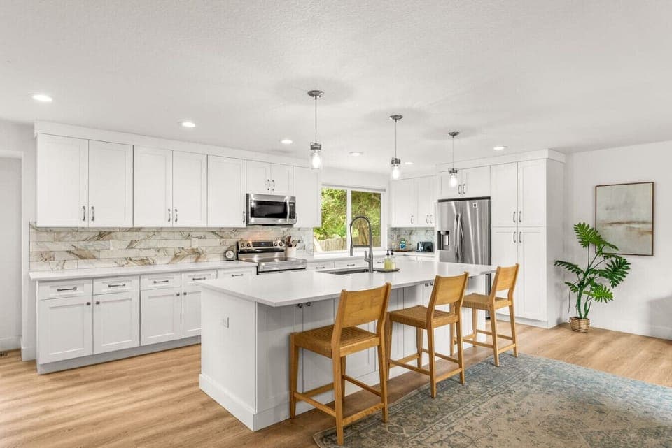 Beautifully updated and fully stocked kitchen