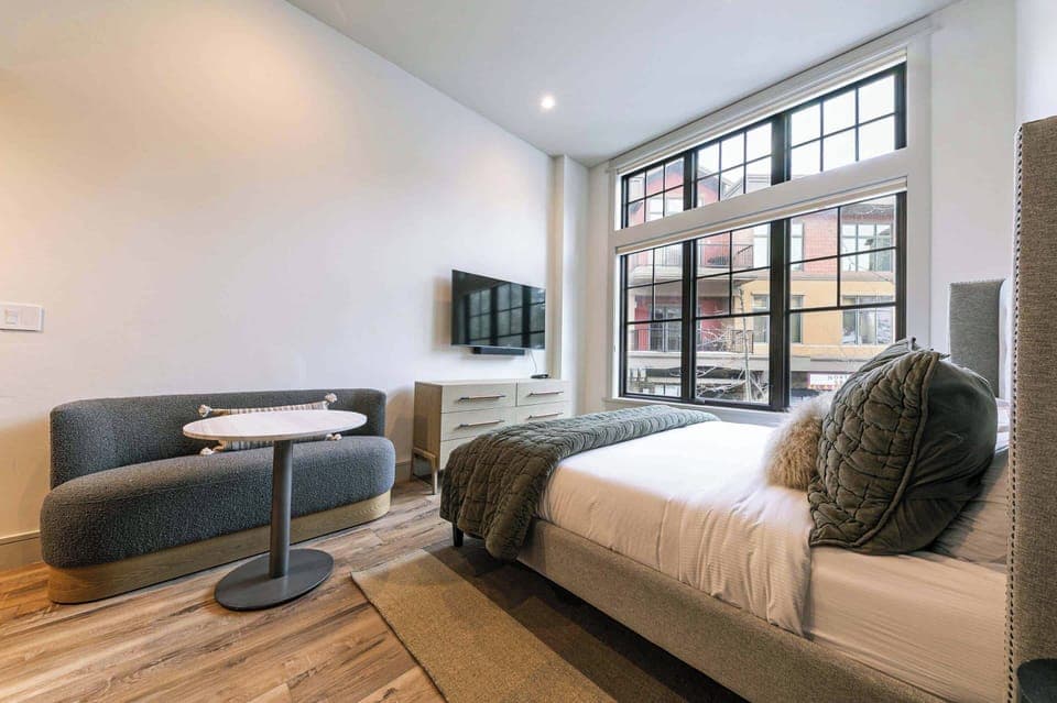 8001 Northstar Dr Unit 101-print-022-019-Interior-3303x2200-300dpi