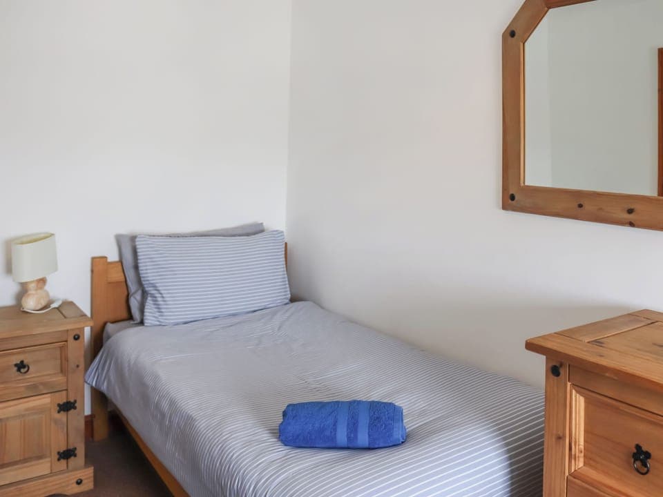 Twin bedroom | Sea View - Wendon Holidays, Caernarfon