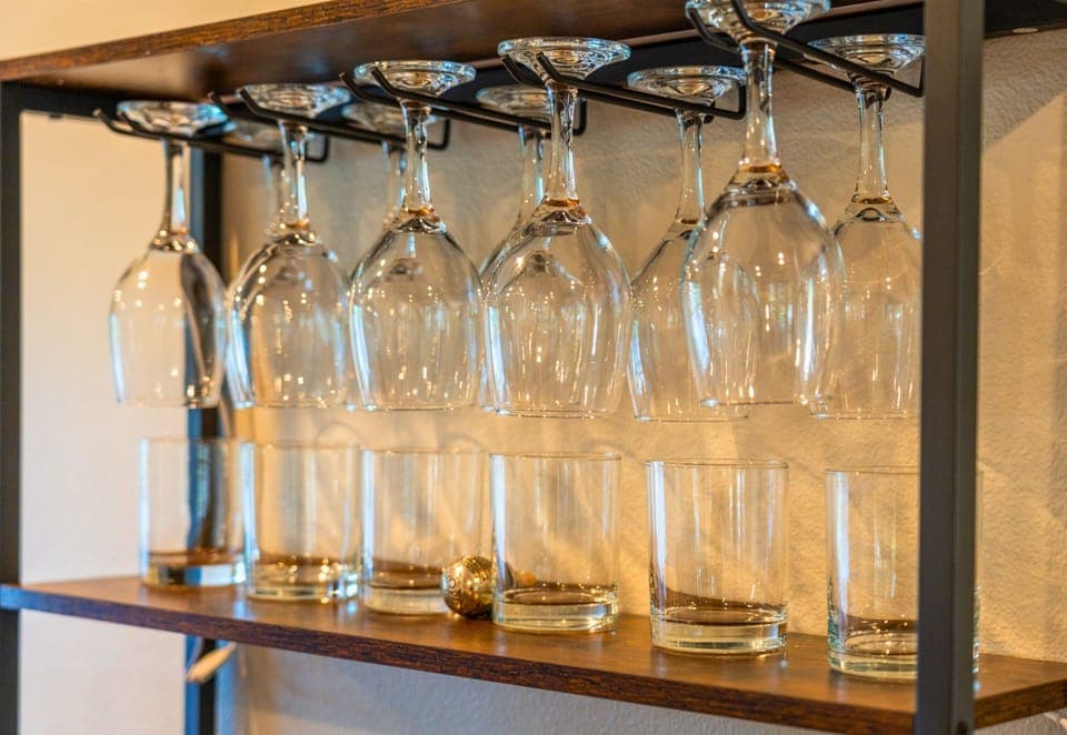 Toast to lake days with a full set of wine and cocktail glasses—cheers to unforgettable nights!
