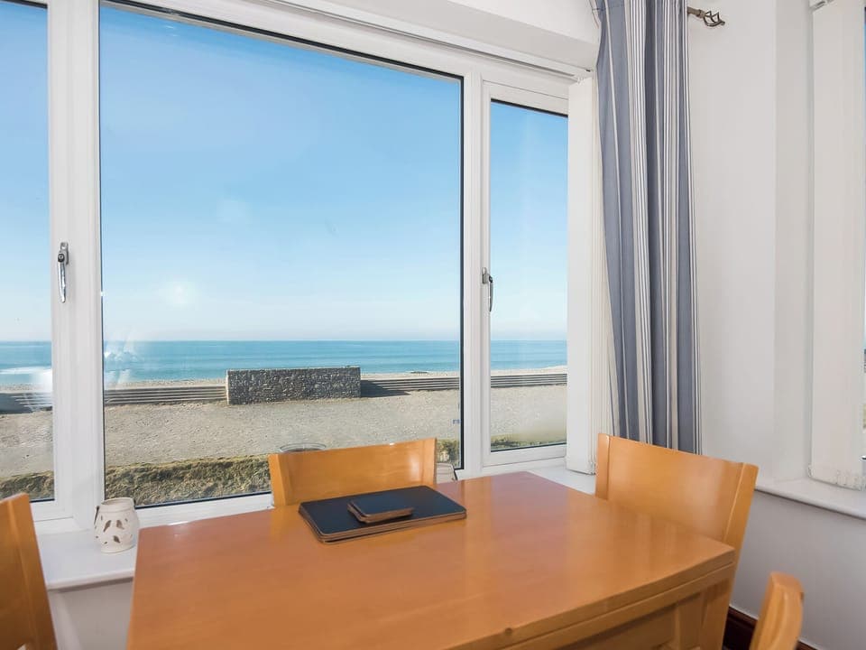 Open plan living space | Waves - Wendon Holidays, Caernarfon