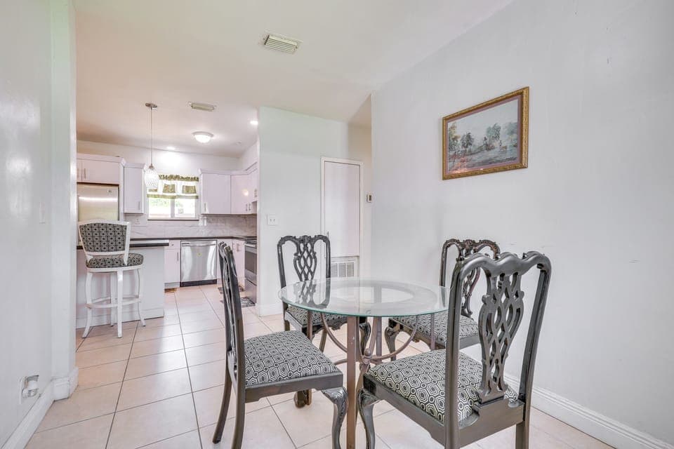 Dining Table | Dishware & Flatware