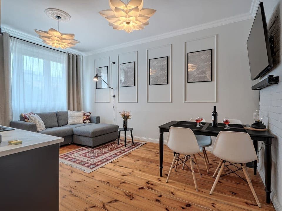 Living room with dining table, sofa bed and Smart TV - book now with Rentujemy.com