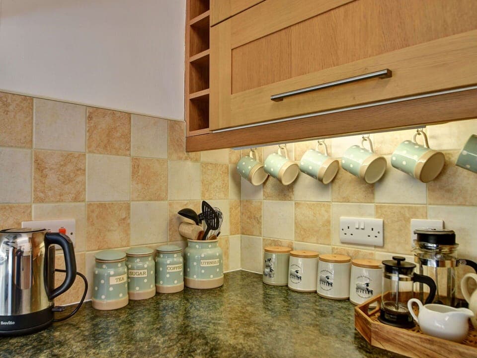 Shade, Mountain Range, Outdoor Structure, Eco Hotel, Deck, Outdoor Furniture, Garden, Chair, Landscaping, Hardwood