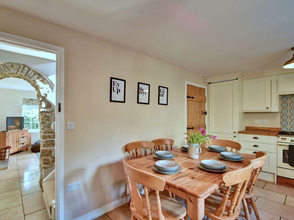 Shade, Mountain Range, Outdoor Structure, Eco Hotel, Deck, Outdoor Furniture, Garden, Chair, Landscaping, Hardwood