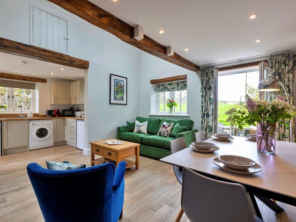 Shade, Mountain Range, Outdoor Structure, Eco Hotel, Deck, Outdoor Furniture, Garden, Chair, Landscaping, Hardwood