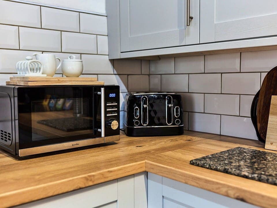 Shade, Mountain Range, Outdoor Structure, Eco Hotel, Deck, Outdoor Furniture, Garden, Chair, Landscaping, Hardwood