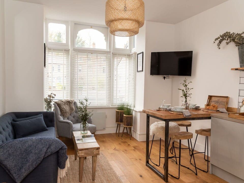 Shade, Mountain Range, Outdoor Structure, Eco Hotel, Deck, Outdoor Furniture, Garden, Chair, Landscaping, Hardwood