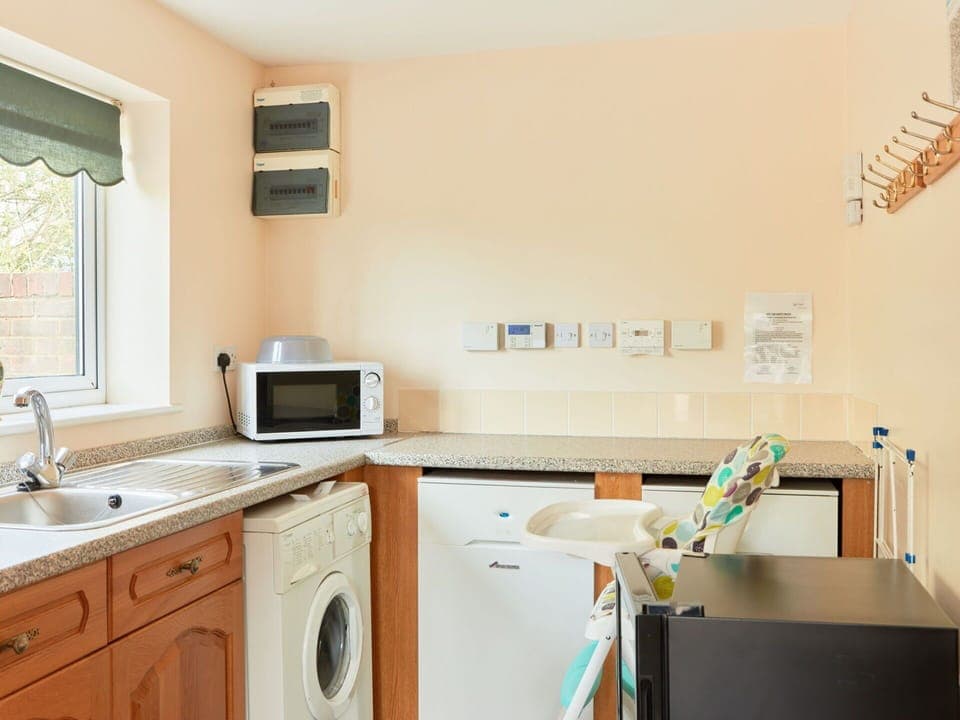 Deck, Shade, Hardwood, Outdoor Furniture, Balcony, Plank, Eco Hotel, Swimming Pool, Wood Flooring, Resort