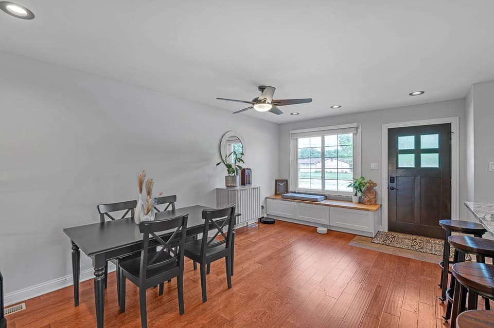 Floor, Flooring, Indoors, Hardwood, Furniture