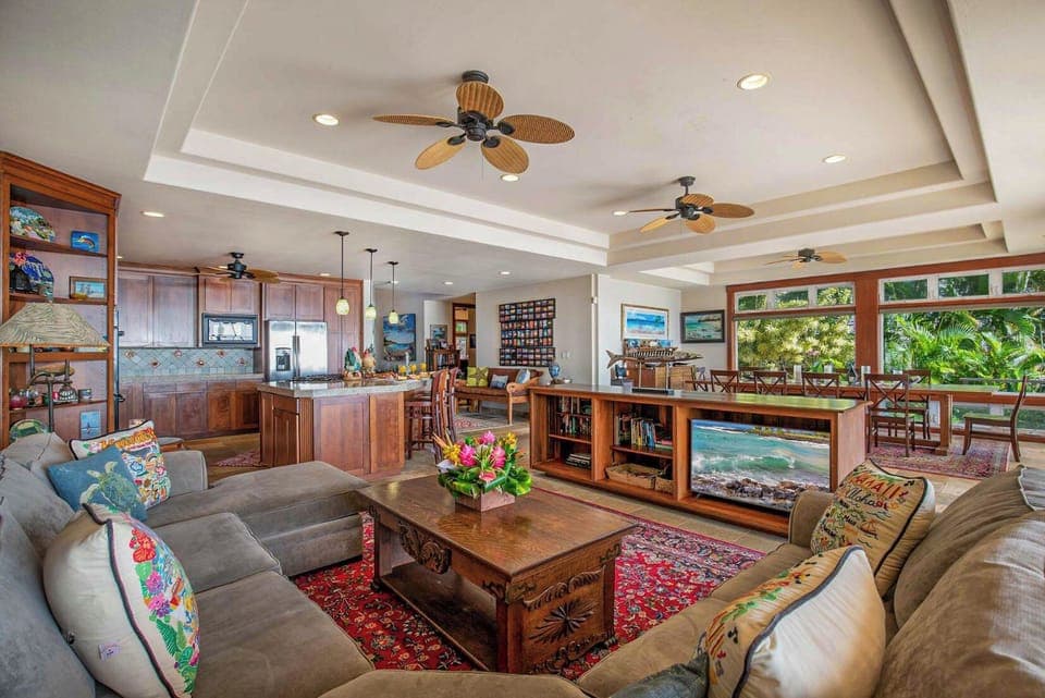 Gorgeous ocean view living area! (1)