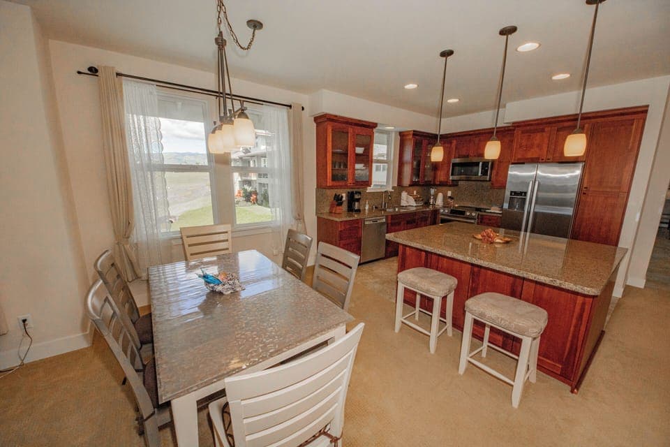 Gorgeous dining area and fully equipped kitchen with island and bar seating!