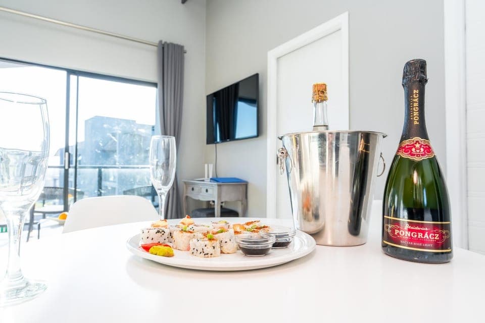 Lagoon View 86 @ Millennial Arch (2944)