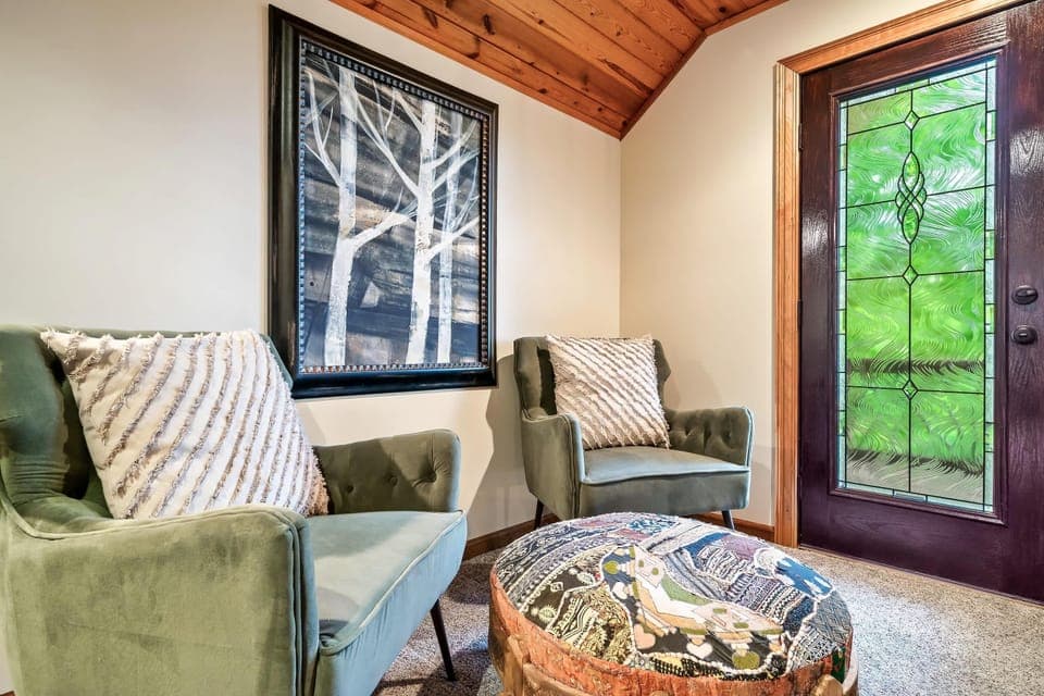 Upper Level | Sitting Room