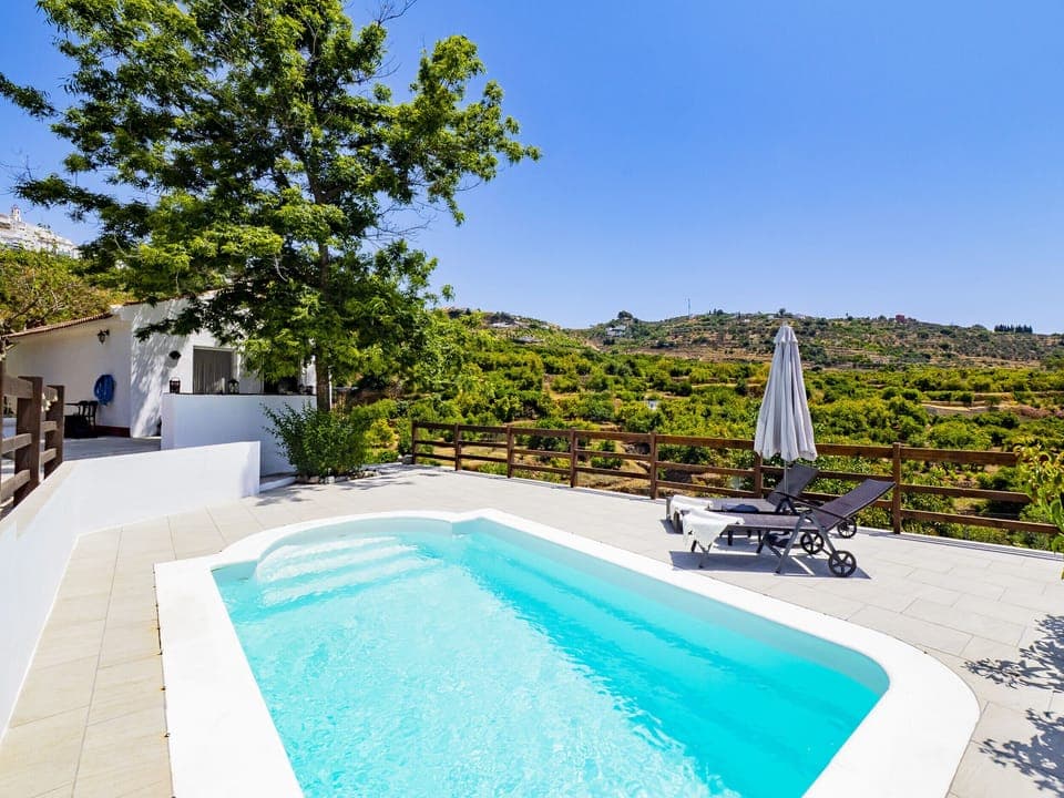 Rural house with swimming pool in Yunquera