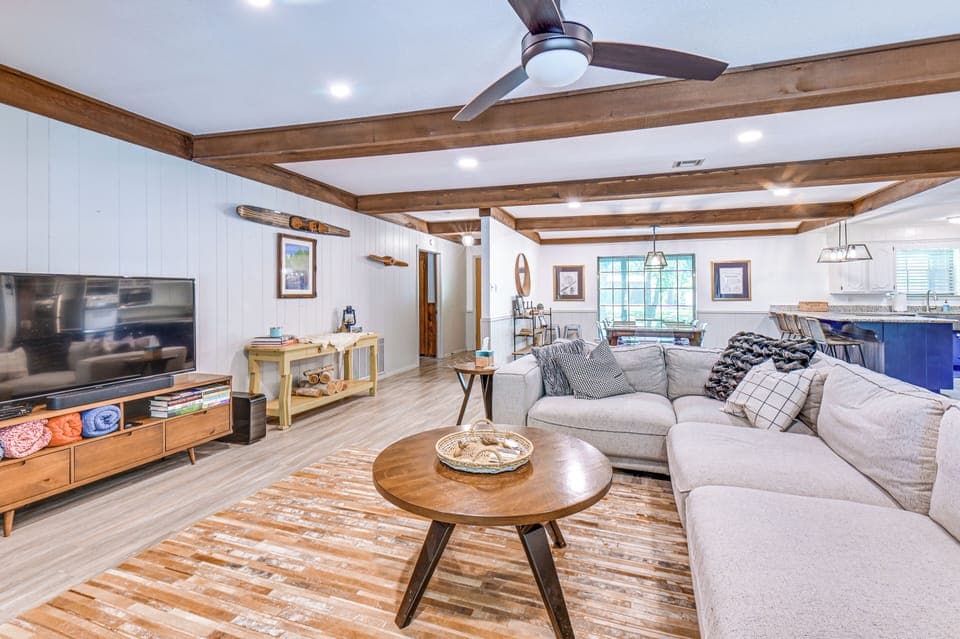 Mead Vacation Rental | 4BR | 3BA | 3,500 Sq Ft | 1 Step Required