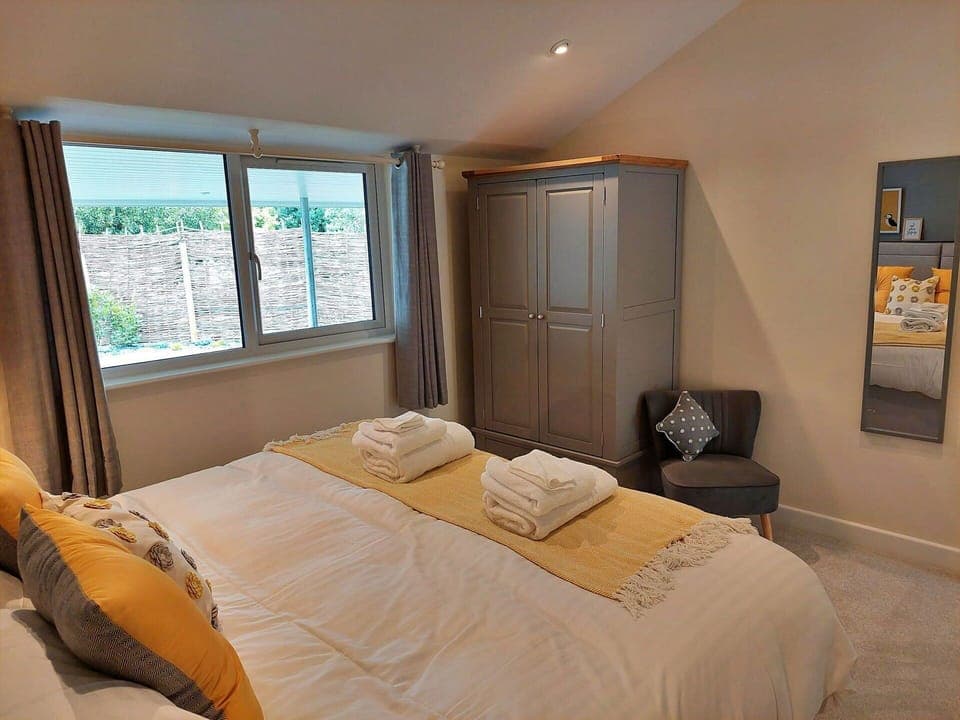 Daytime, Building, Window, Facade, Apartment, Urban Design, Condominium, Mixed-Use