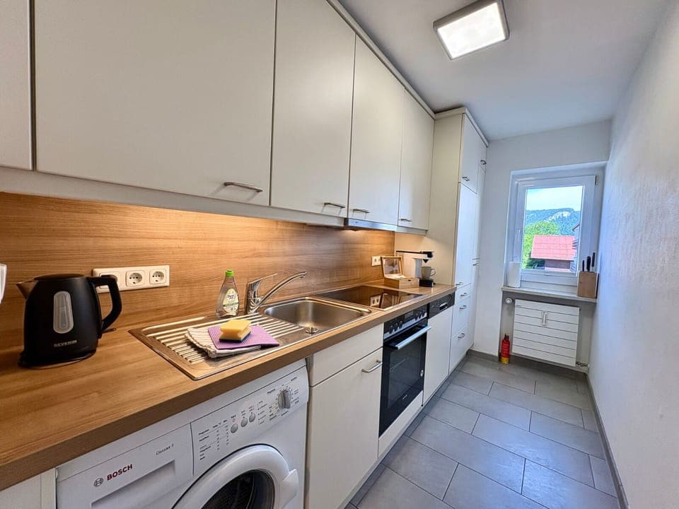 Fully Equipped Kitchen with Dishwasher & Oven