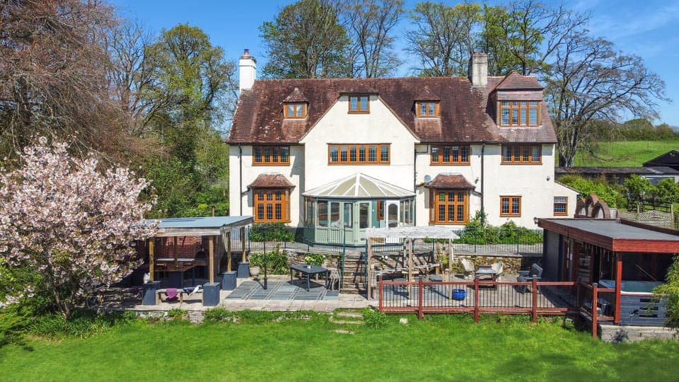 West Down Country House with hot tub