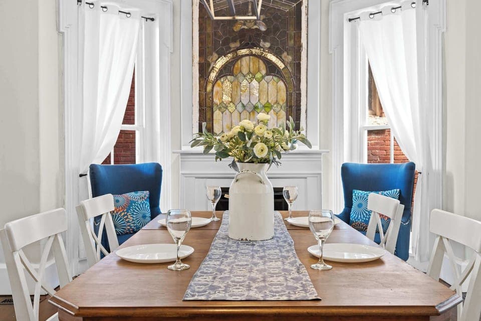 Dining Room: Experience charming elegance. Our dining area is ready for intimate dinners or lively breakfasts.