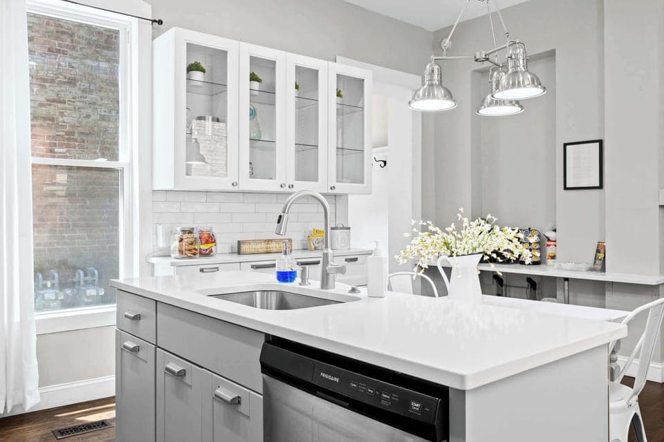 Kitchen: Modern, bright, and ready for your gourmet creations. Enjoy our spacious kitchen!