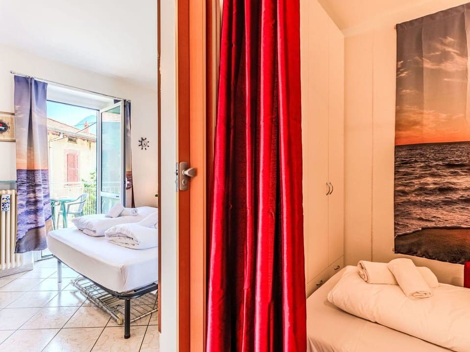 Shade, Balcony, Houseplant, Flowerpot