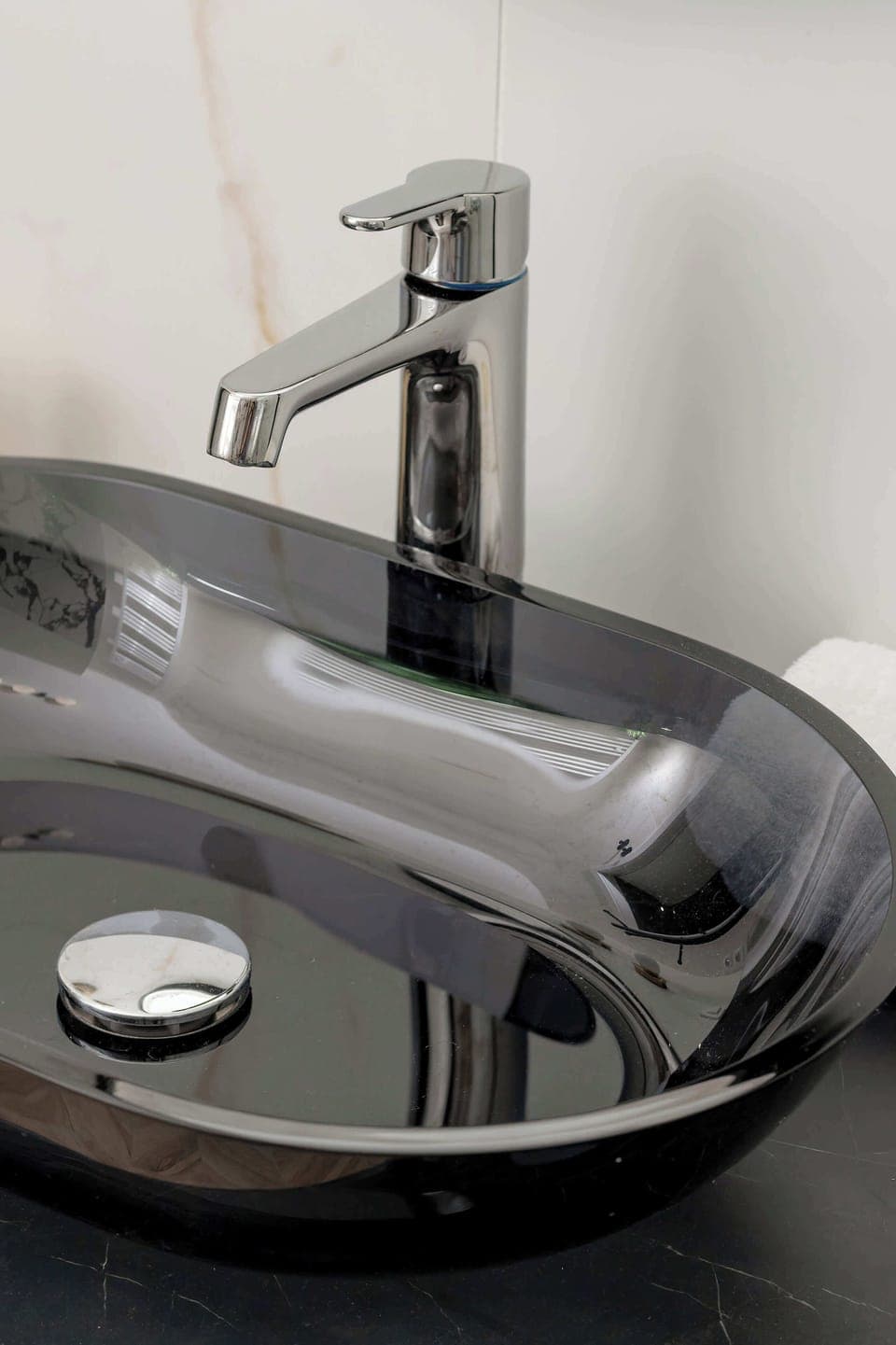 Black washbasin in the bathroom.