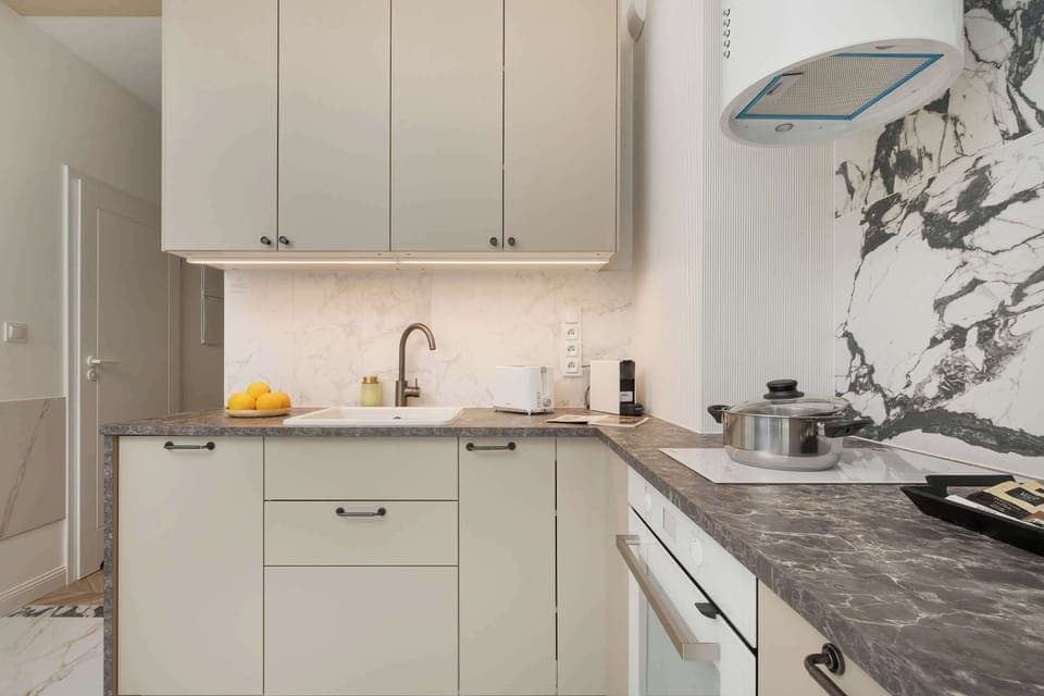 Fully equipped kitchenette.