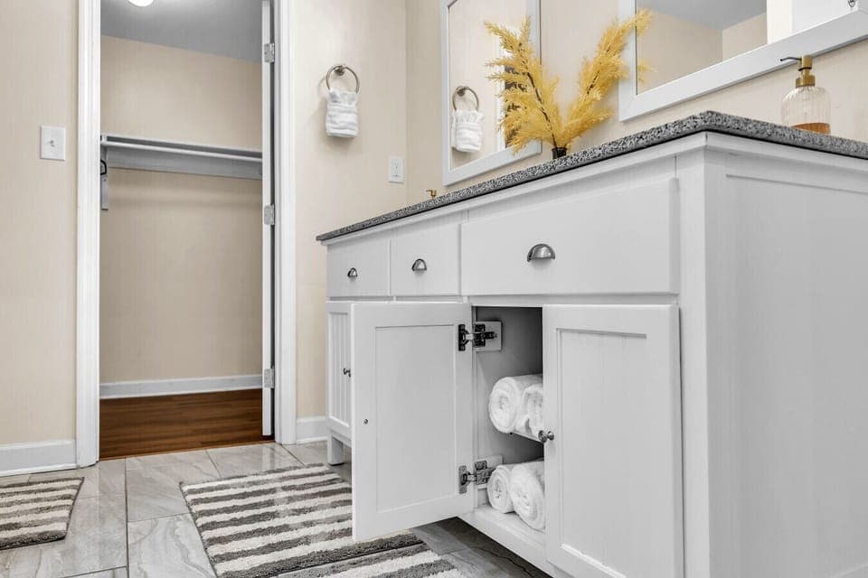 En Suite Bathroom | Features dual vanities, granite countertops, and a walk-in closet.