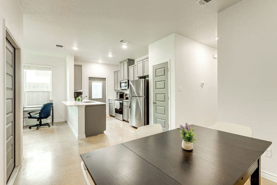 Dining Area | Central A/C & Heating | Open Floor Plan