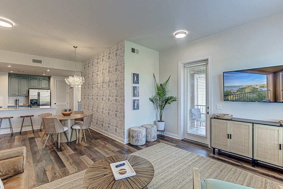 Living area with Smart TV and sofa sleeper 