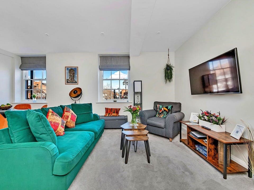 Wall, Apartment, Furniture, Interior Design, Home, Couch, Living Room, Picture Frame