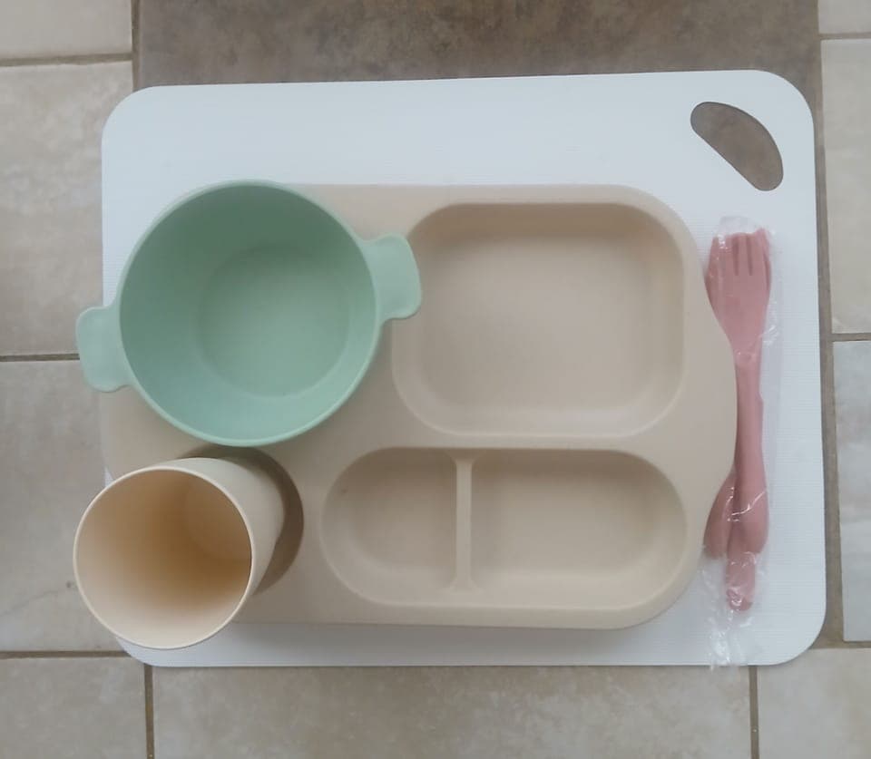 Children's dishware is provided.