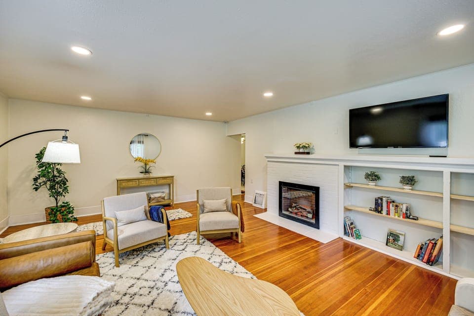 Ashford Vacation Rental | 3BR | 2BA | Steps Required | 2,360 Sq Ft