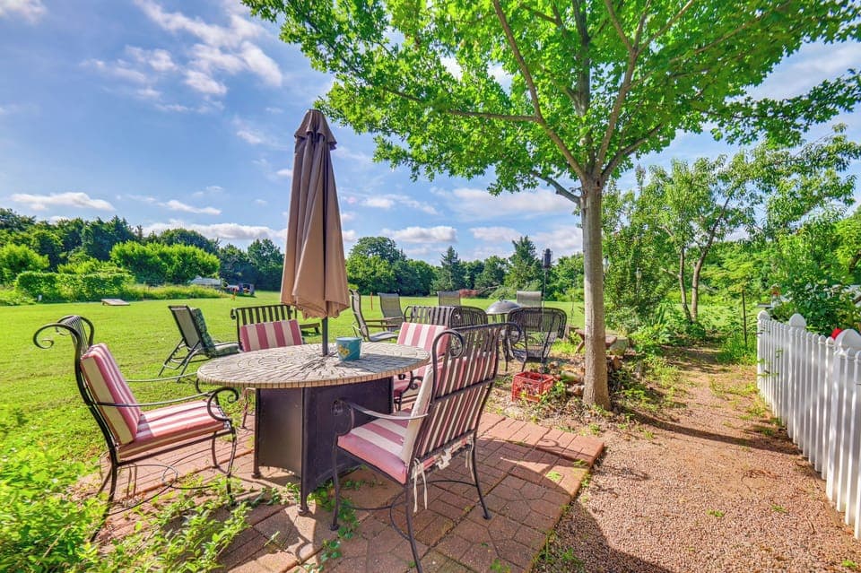 Kingston Vacation Rental | 2BR | 1BA | 1,100 Sq Ft | 2 Steps Required