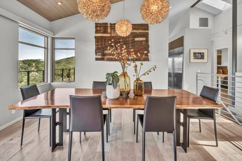 Dining Area (2)