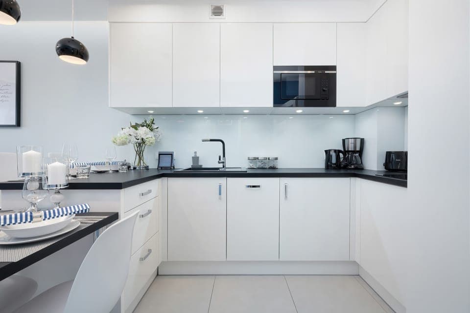 Fully equipped kitchenette. 